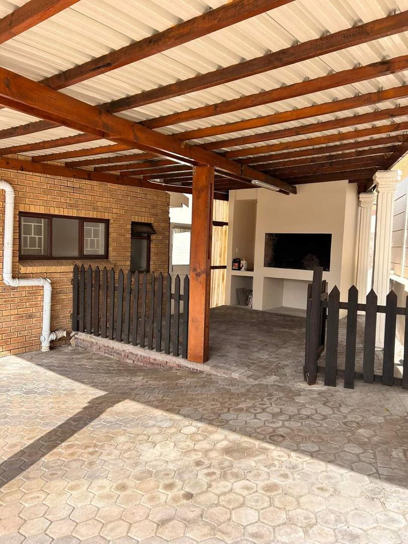 7 Bedroom Property for Sale in Bayview Western Cape